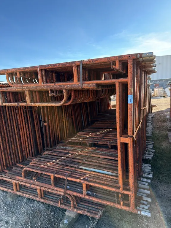 50 Steel Masonry Scaffold Frames – 5ft wide
