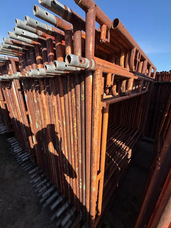 50 Steel Masonry Scaffold Frames – 5ft wide