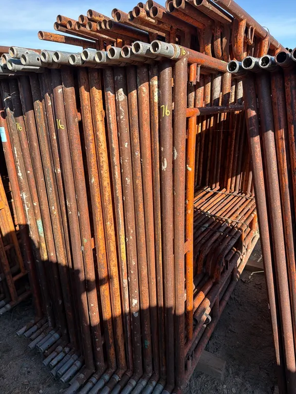 50 Steel Masonry Scaffold Frames – 5ft wide