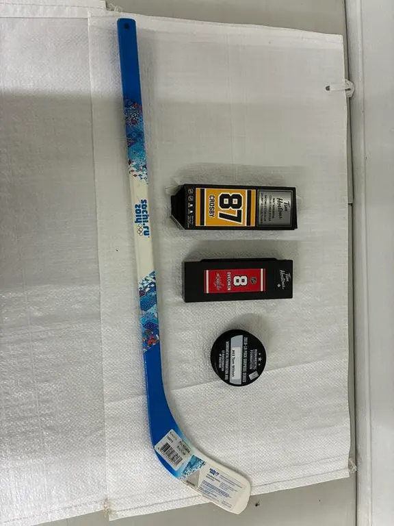 Puck, Hockey Stick & Collectibles