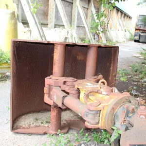 Kinshofer C18VE Hydraulic Clamshell Attachment