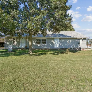 402 W Washington - Eloise Owen Estate - 3 Bedroon 1 Bath Home - Large lot - 2 car garage and -Shops.