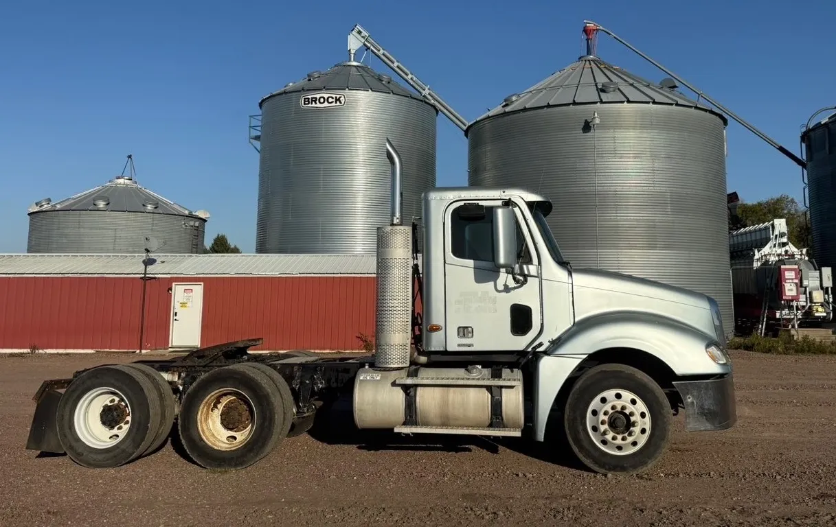 2009 Freightliner Columbia, 535,000 Miles, 10 Speed Manual Transmission, 14L Detroit Engine, Sliding