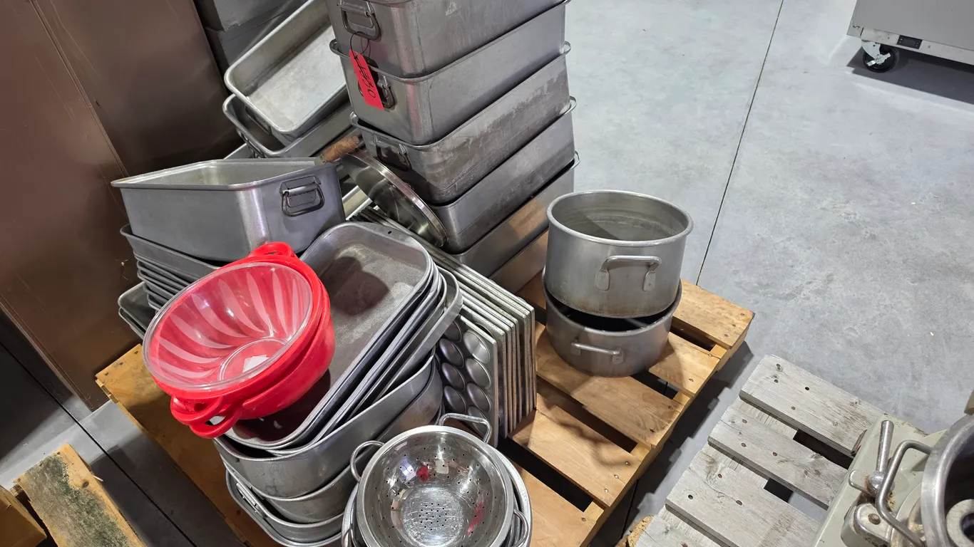 Commercial Kitchen Pots/Pans, Buying All for One Money (1330) *Items Must Be Removed by Friday, Octo