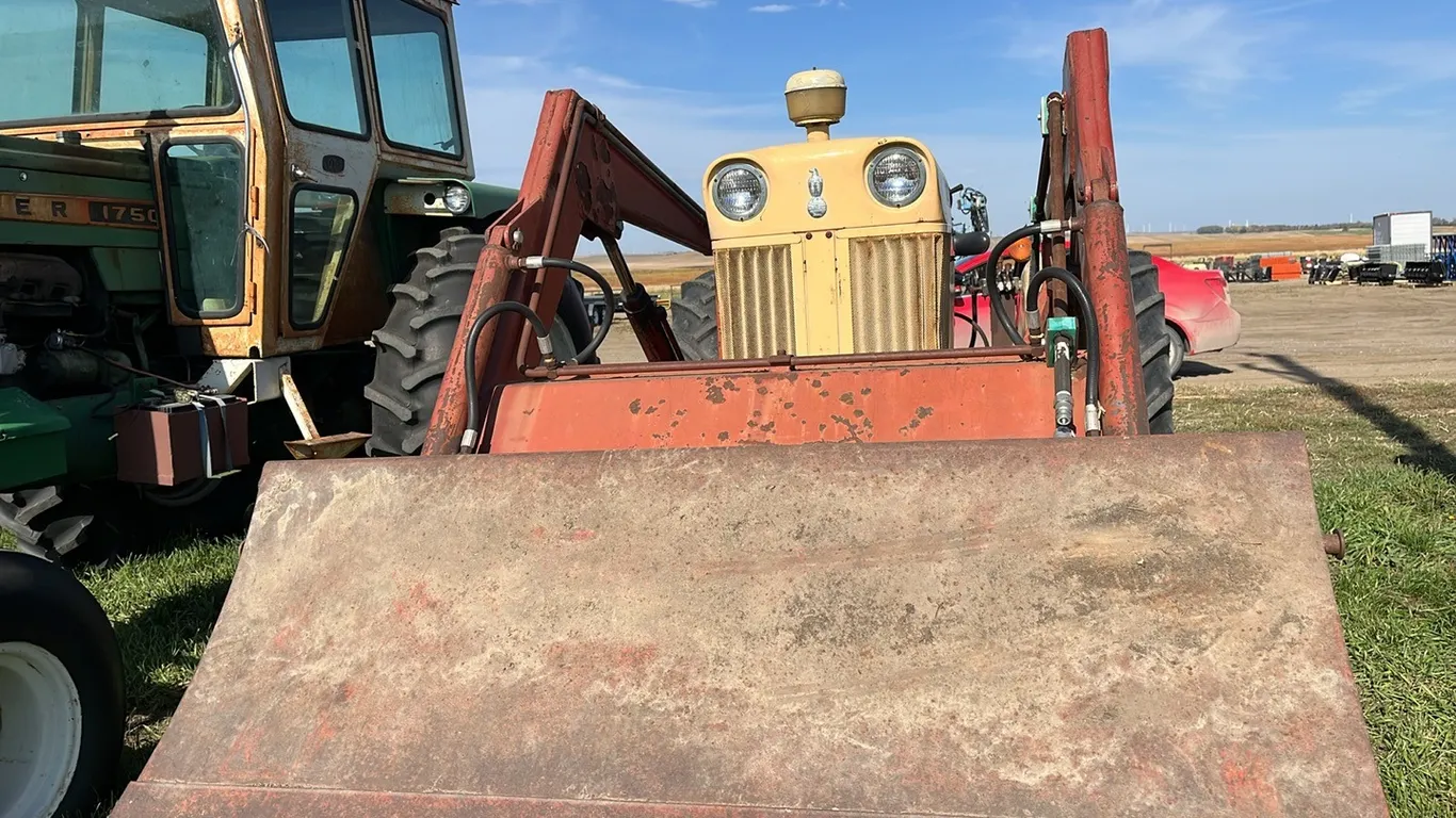 1674 - Case 530 W/ IH 2250 Loader