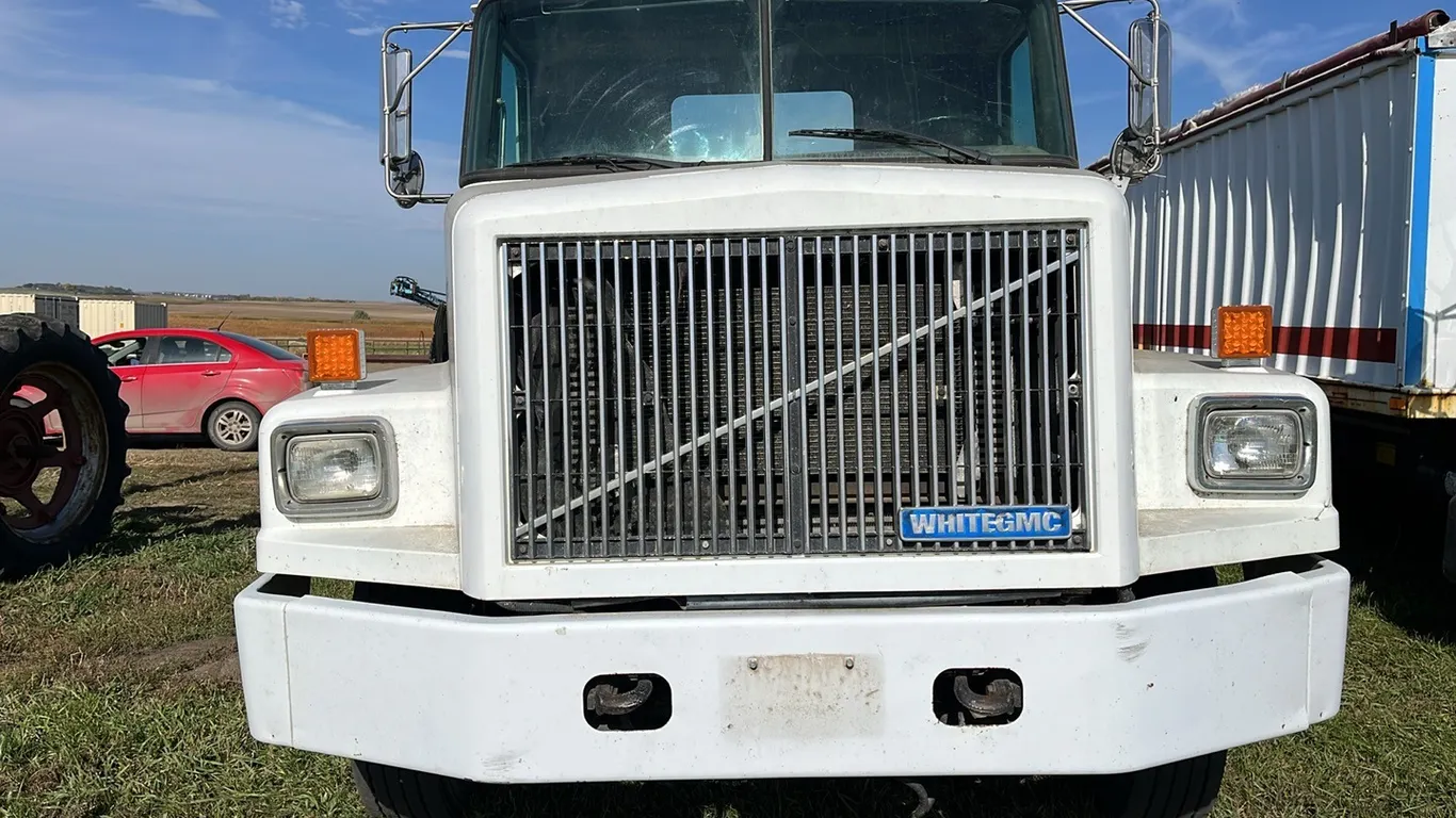 1684 - 1995 White/GMC Semi