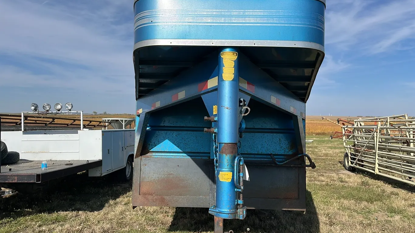 1687 - 1998 Travalong Stock Trailer