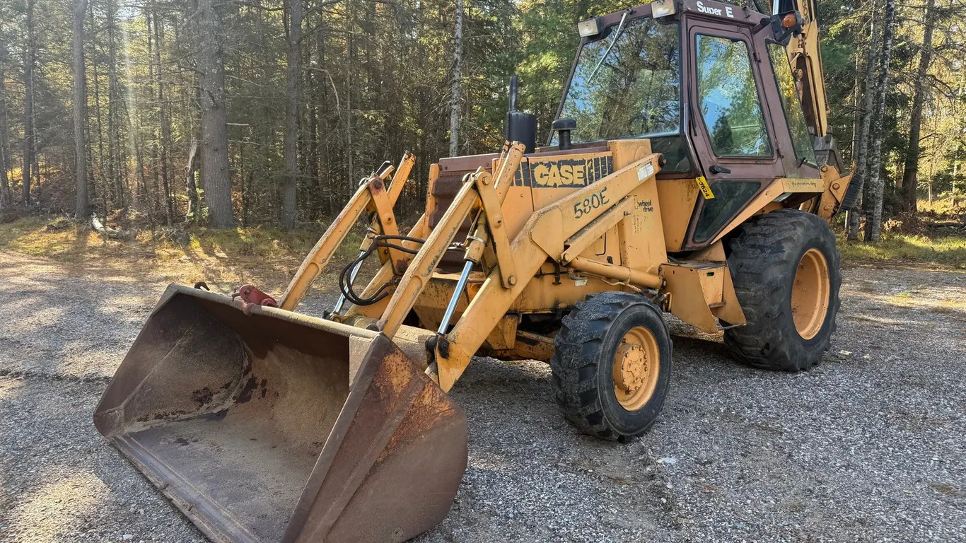 Case 840E 4x4 Loader Backhoe