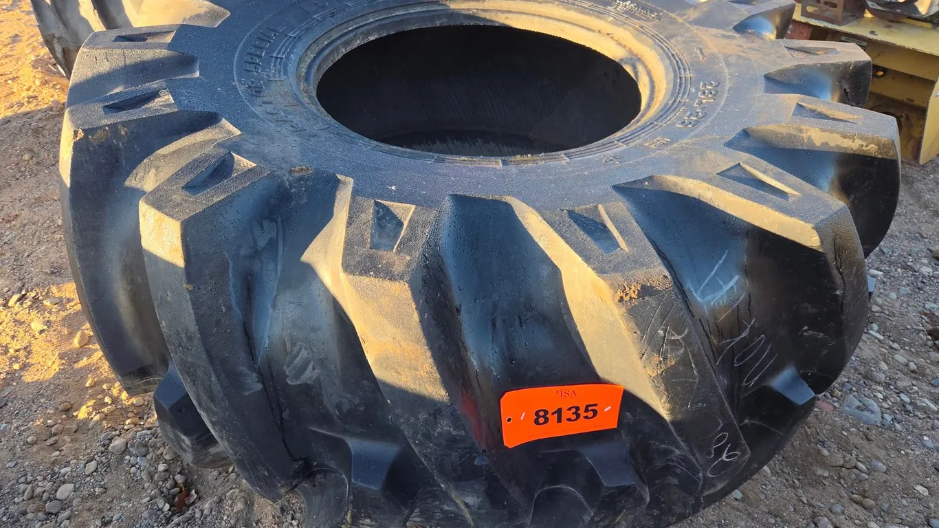 Nokia 28L-26 Loader Tire