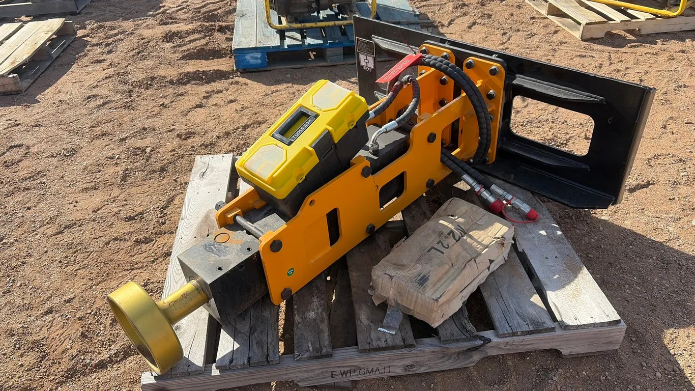 Unused GIYI D680 Skid Steer Pile Hammer Attachment