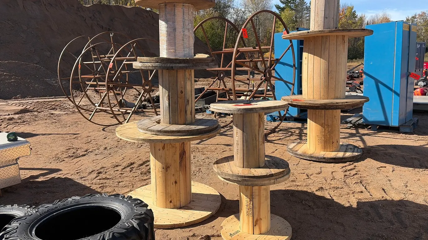 (5) Wooden Spools