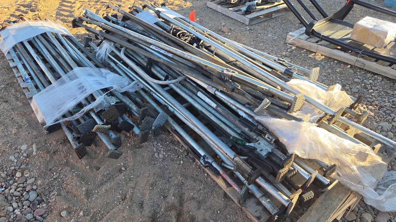Pallets Of Aluminum Expandable Cargo Bars