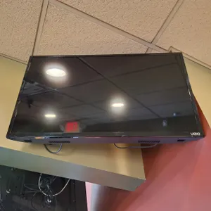Vizio 32" TV with Wall Mount