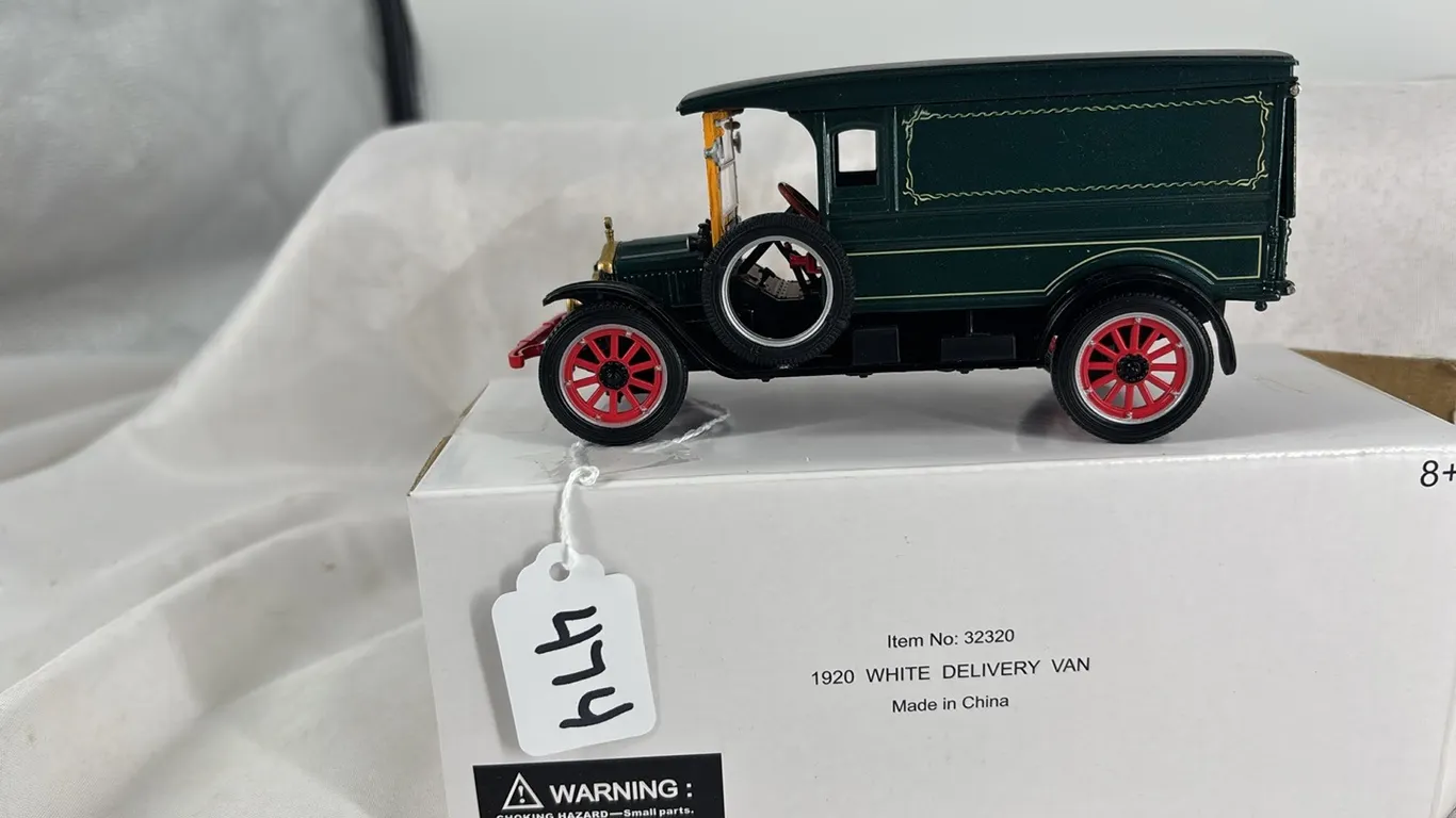 1920 WHITE DELIVERY VAN 1/32