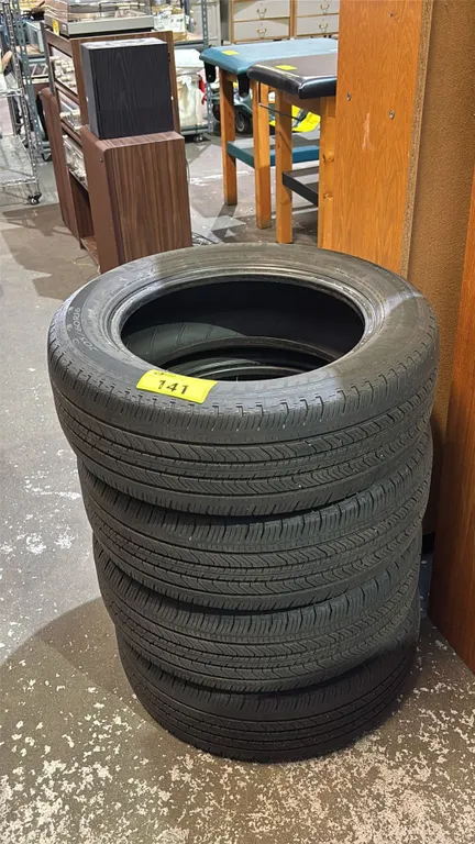 (4) MICHELIN PRIMACY MXV4 205/60416 TIRES