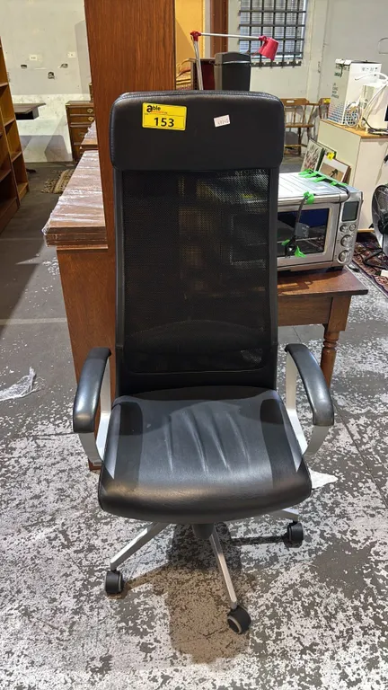 BLACK MESH BACK OFFICE CHAIR WITH ARM RESTS