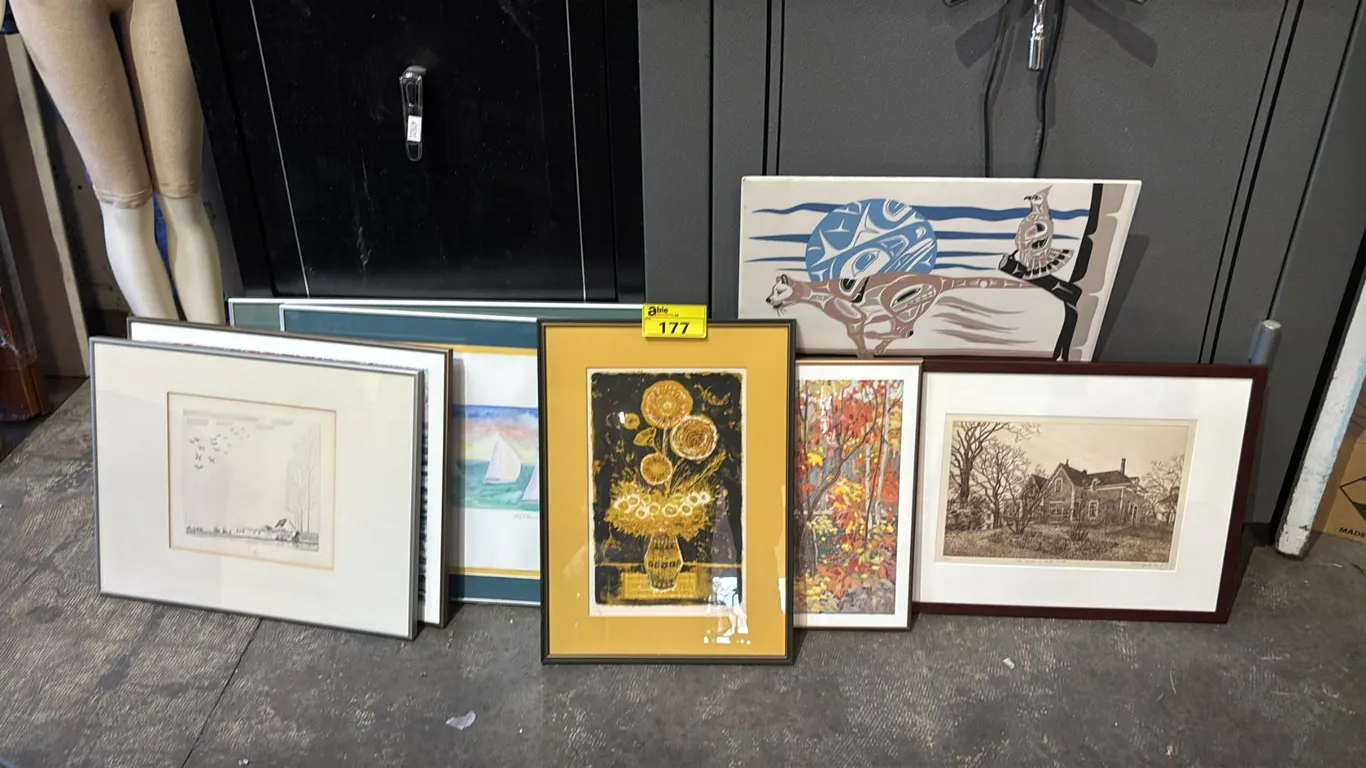 (8) ASSORTED WALL ART: ALL BUT 1 ARE FRAMED