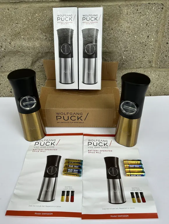 New Wolfgang Puck Battery Operated Spice Mill Shaker Pair