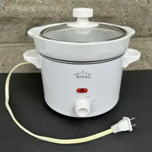 New Rival 2 QT White Crock Pot