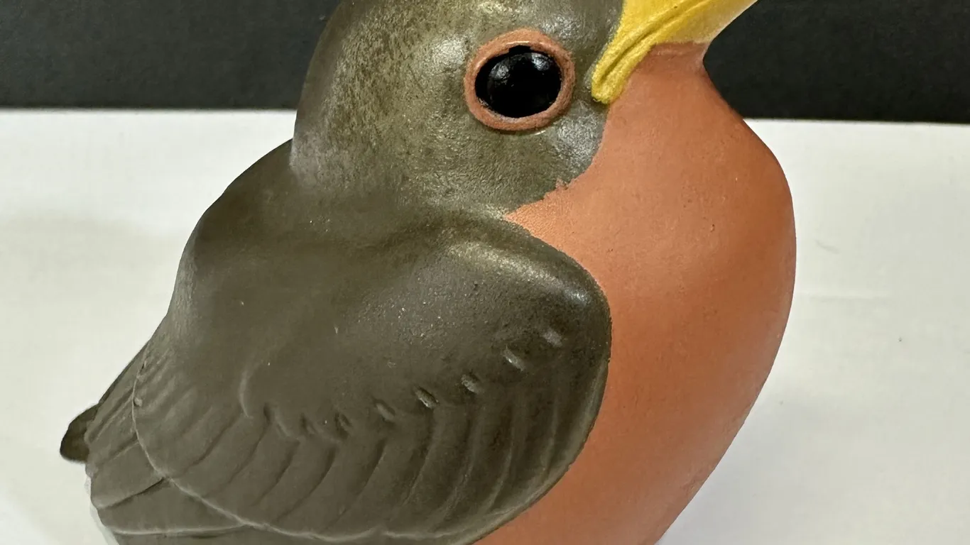 1971 Nicodemus Pottery Ebonlite Plastic "Young Robin" Bird Figure 4" Orig Label