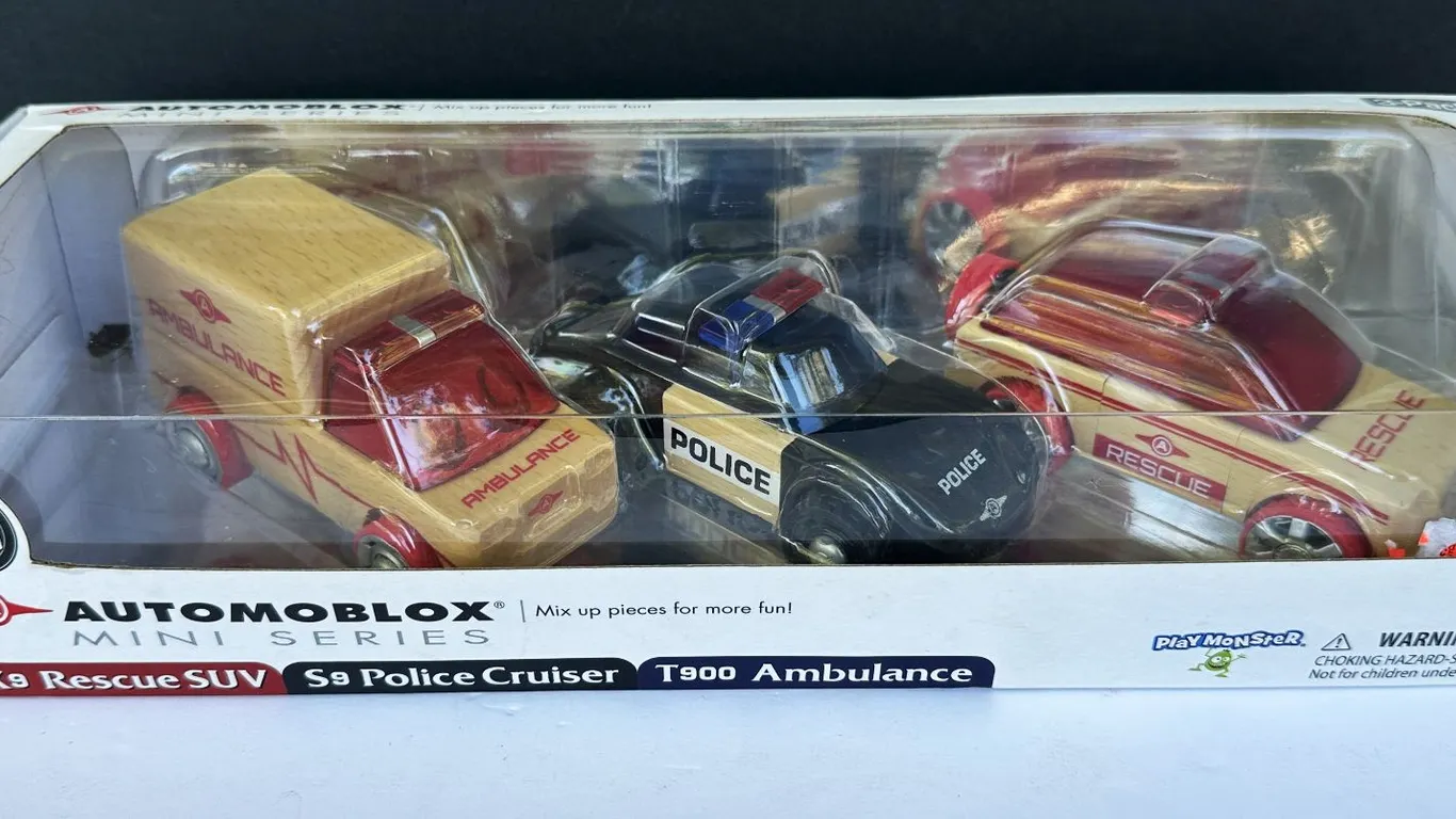 Automoblox Mini Series Rescue SUV Police Cruiser & Ambulance NIB
