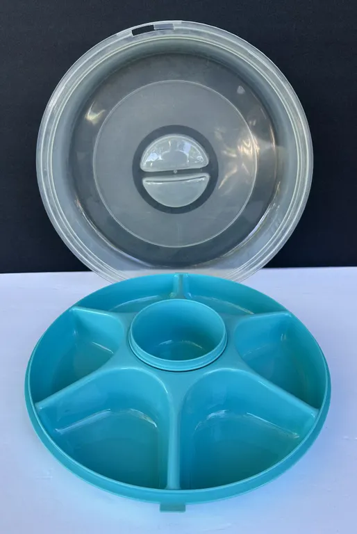 Rubbermaid Turquoise Blue Servin Saver Sectioned Container