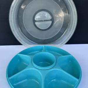 Rubbermaid Turquoise Blue Servin Saver Sectioned Container