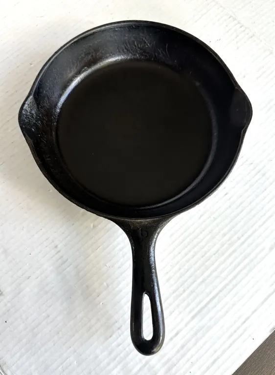 Vintage 1950s Unmarked Wagner Ware Cast Iron 6 Skillet
