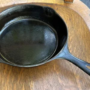 Vintage 1950s Unmarked Wagner Ware Cast Iron 7 Skillet