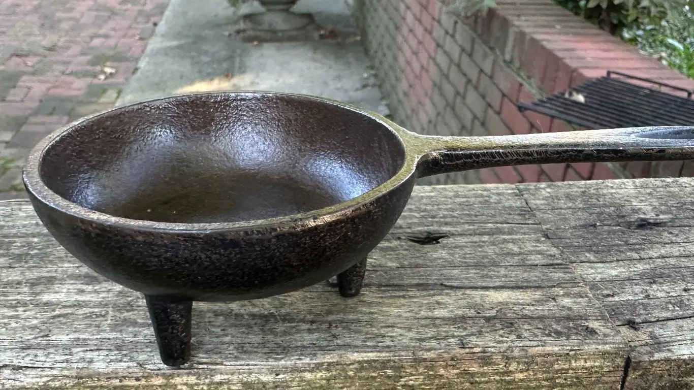 Schoenbrunn Miniature Footed Cast Iron Spider Skillet