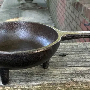 Schoenbrunn Miniature Footed Cast Iron Spider Skillet