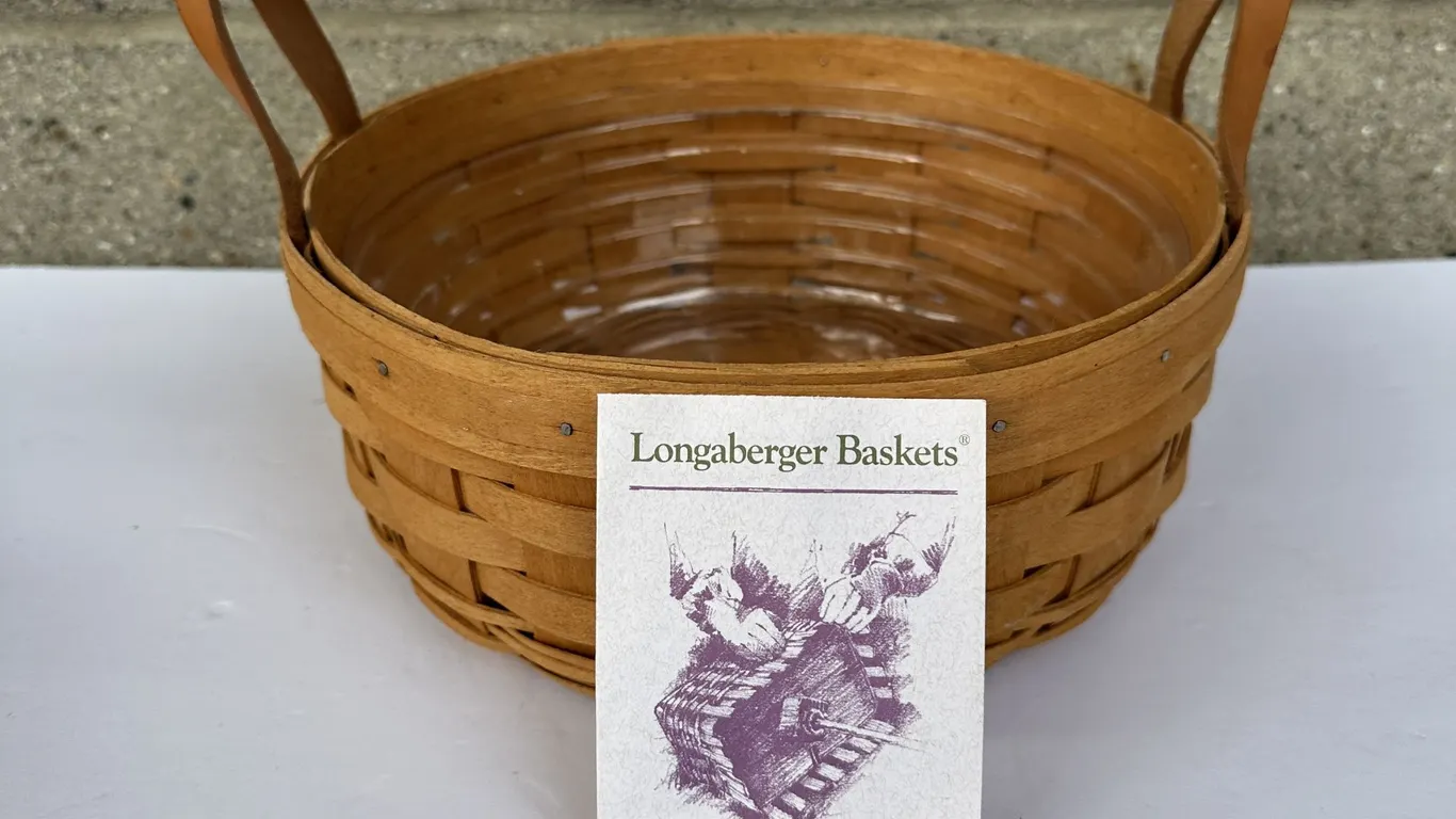 1995 Longaberger Round 10.75" Leather Handle Darning Basket