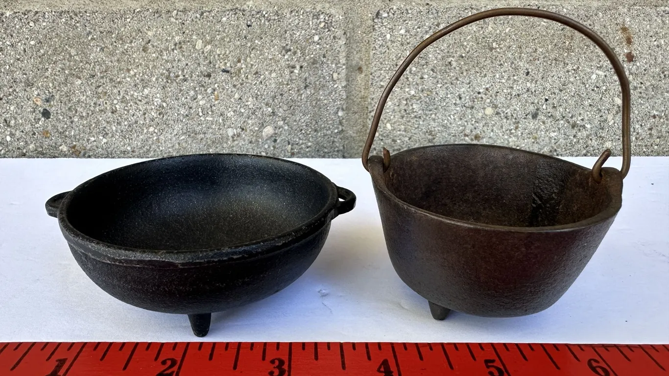 Miniature Virginia Metalcrafters Cast Iron Sugar Kettle & Handled Footed Bean Pot Kettle