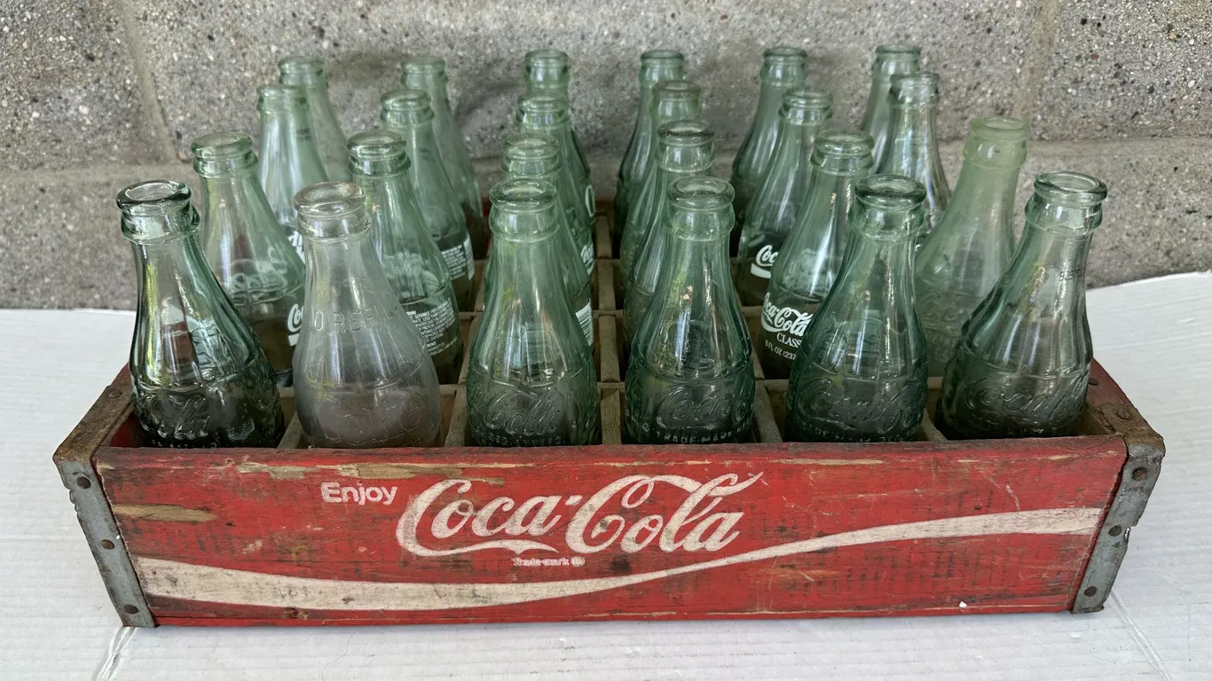 Coca Cola Advertising Wood Bottle Crate w/ 24 Bottles