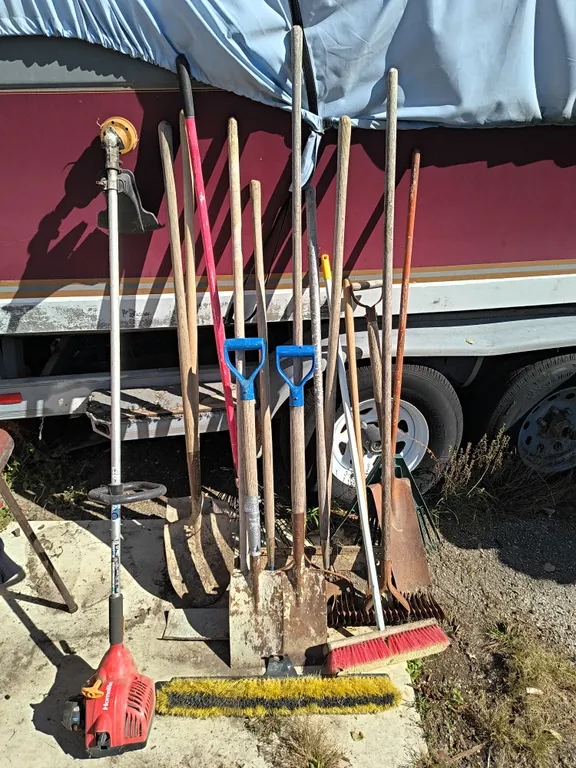 Garden Tools Lot
