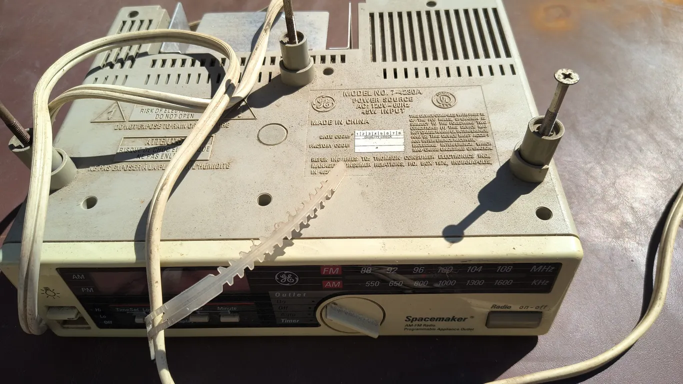 GE Under The Cabinet Radio