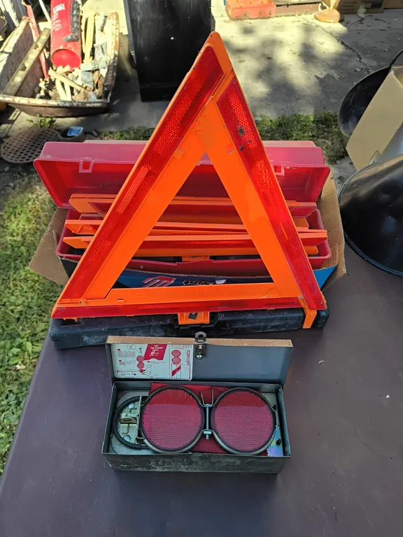 Warning Triangles Flare Kit(6pcs) & Reflector Pack