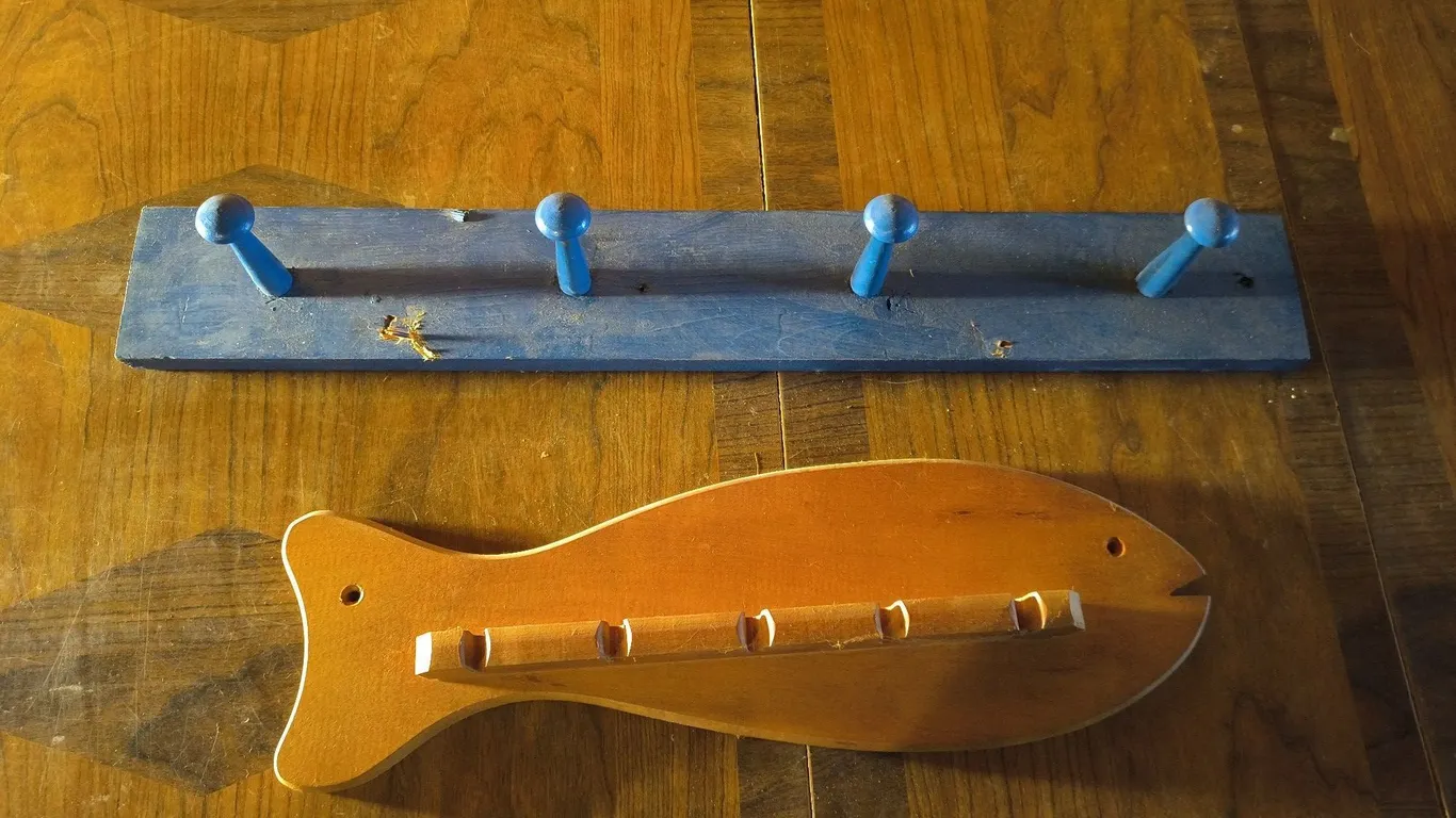 Vintage Wooden Fish Rod Holder & Blue 4-Peg Wall Coat Rack Lot Wall Decor
