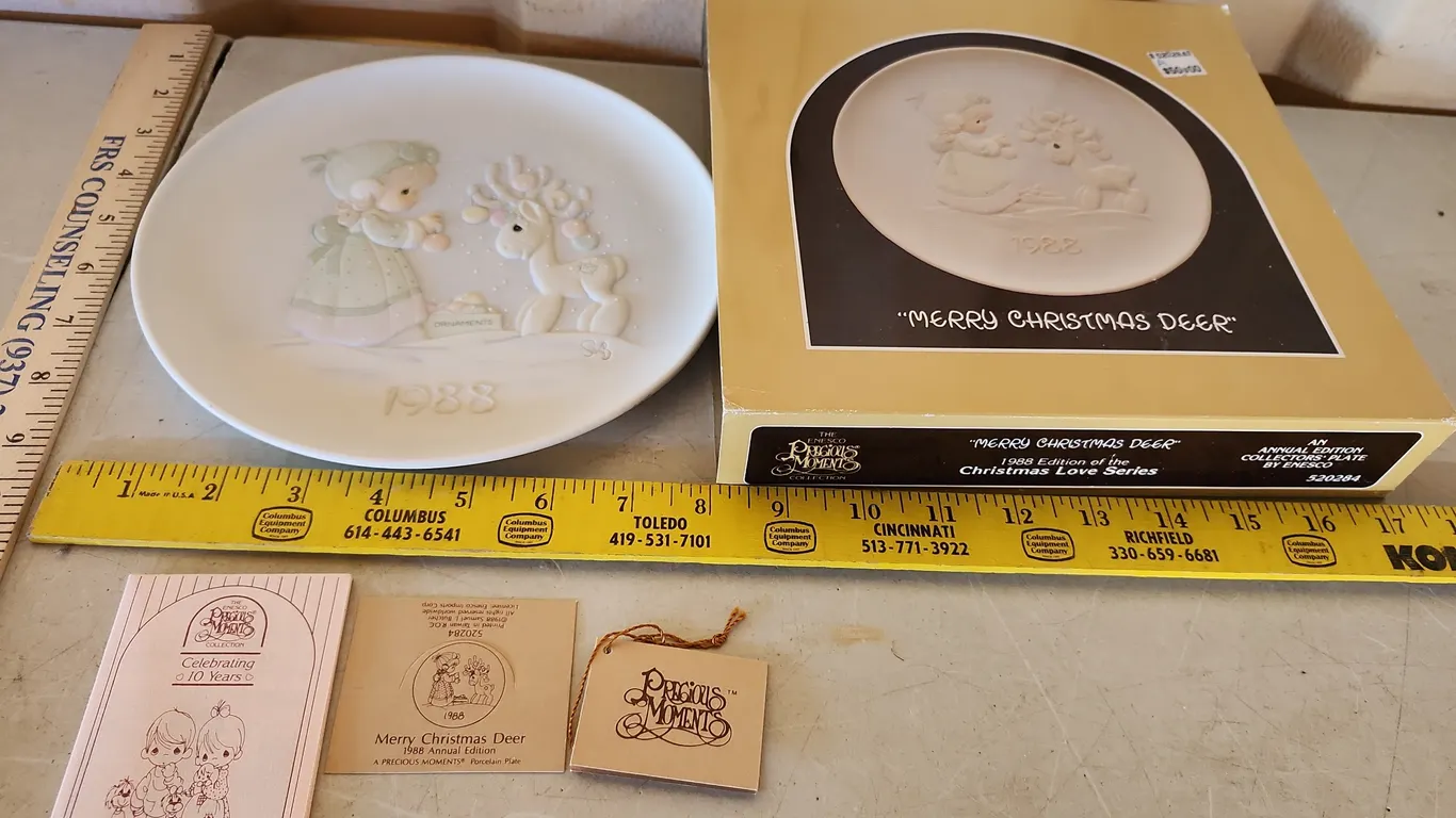 1988 Precious Moments "Merry Christmas Deer" Christmas Love Collector Plate In Box