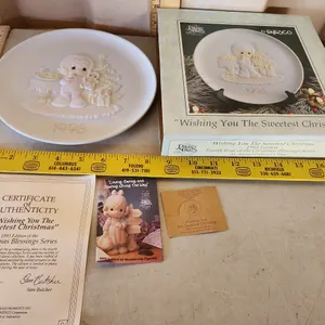 1993 Precious Moments "Wishing You The Sweetest Christmas" Collector Plate In Box