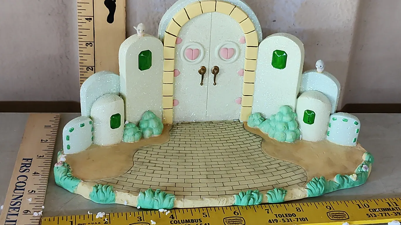 2003 Precious Moments "Wizard Of Oz Emerald City Display"