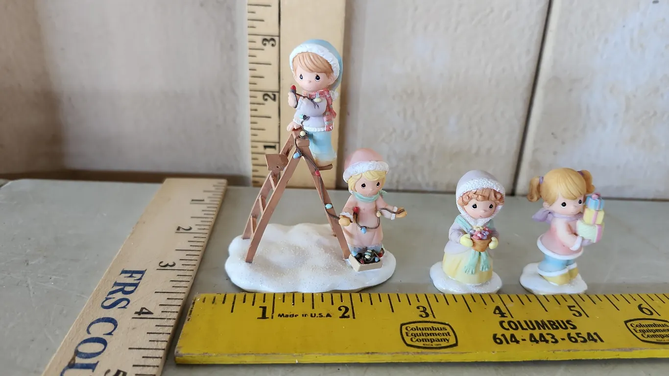 2003 Precious Moments Winter Village Figurines