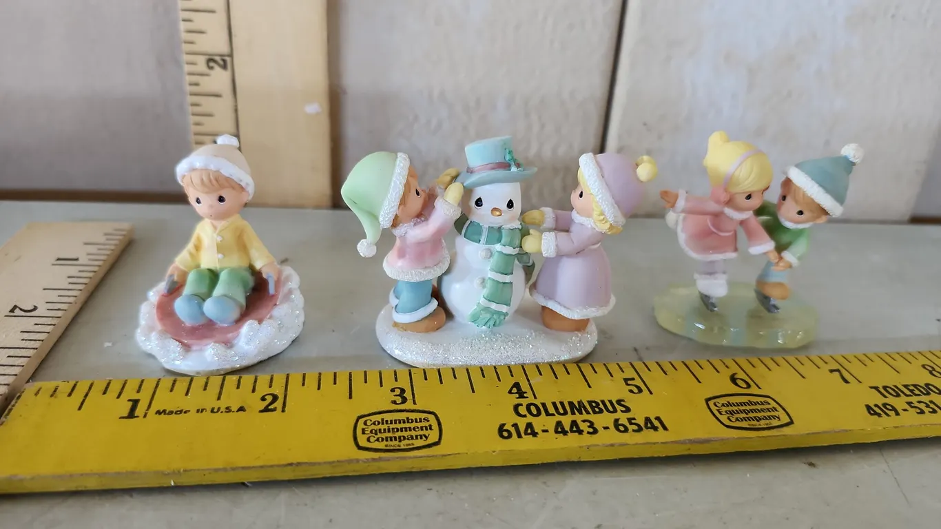 2003 Precious Moments Winter Village Figurines