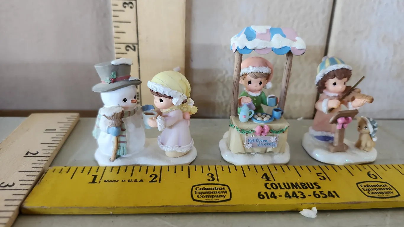 2004 Precious Moments "A Little Warmth For The Season" 3 Pc Figurines