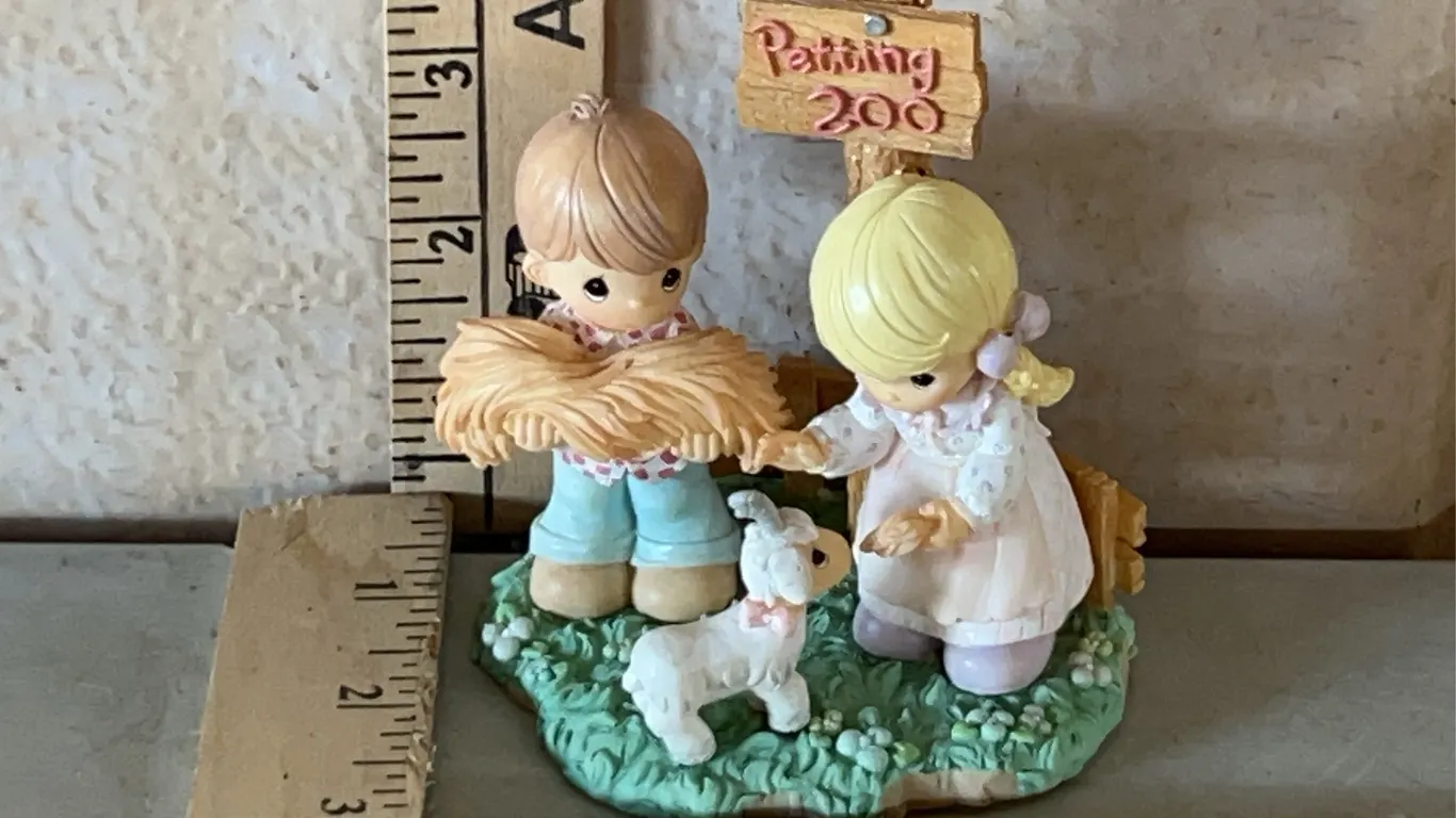 2004 Precious Moments "Petting Zoo" Figure