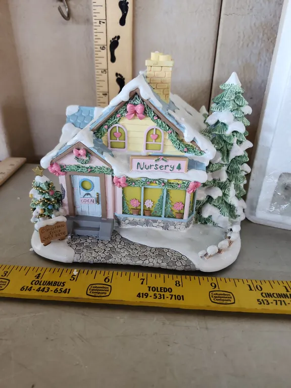 2002 Precious Moments Hawthorne "All Spruced Up Nursery" W/Light Cord