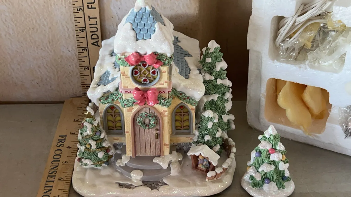 2001 Precious Moments Hawthorne Village "Holy Night Chapel" W/Light Cord & Accessories