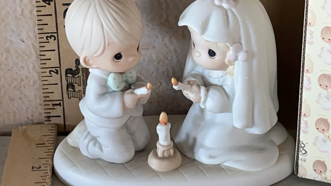 1988 Precious Moments The Lord Is Your Light To Happiness" Figure