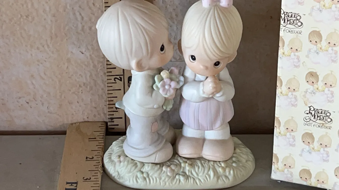 1995 Precious Moments ''My Love Blooms For You'' 521728