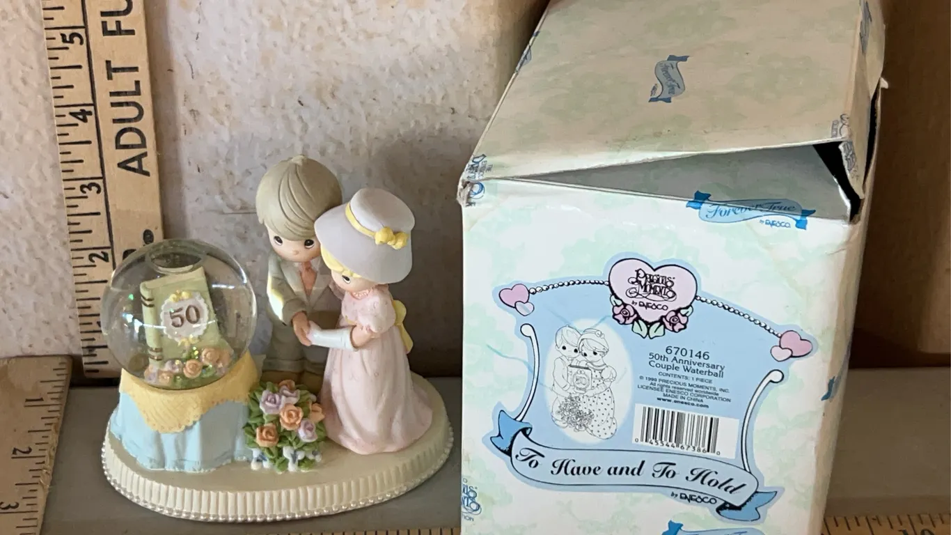 1999 Precious Moments 50th Anniversary Couple Waterball ''To Have And Hold'' 670146